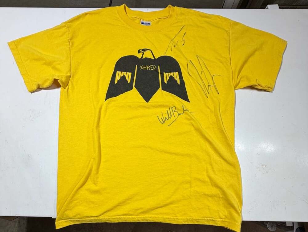 Gildan Shred Bird Graphic T Shirt Size L Yellow Signed Autographed